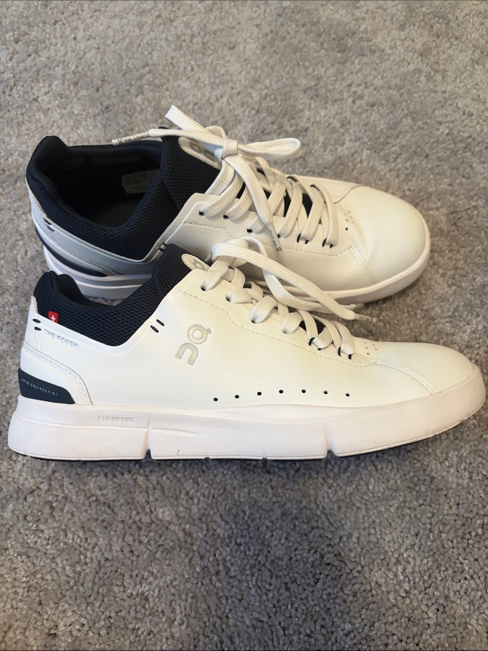 On Cloud Roger sneakers white navy blue women’s size 8 Low-Top Lace-Up Sneakers